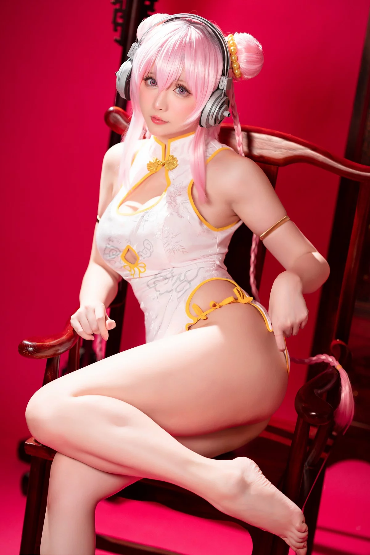 Coser小姐姐星之迟迟索尼子旗袍主题性感粉色情趣短旗袍秀翘臀美腿诱惑写真41P