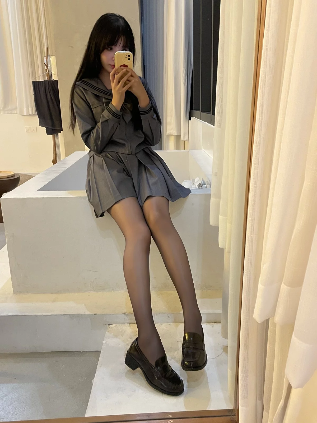 网络美女轩萧学姐楼道车库主题户外性感JK制服配超薄闪亮黑丝秀美腿诱惑写真87P
