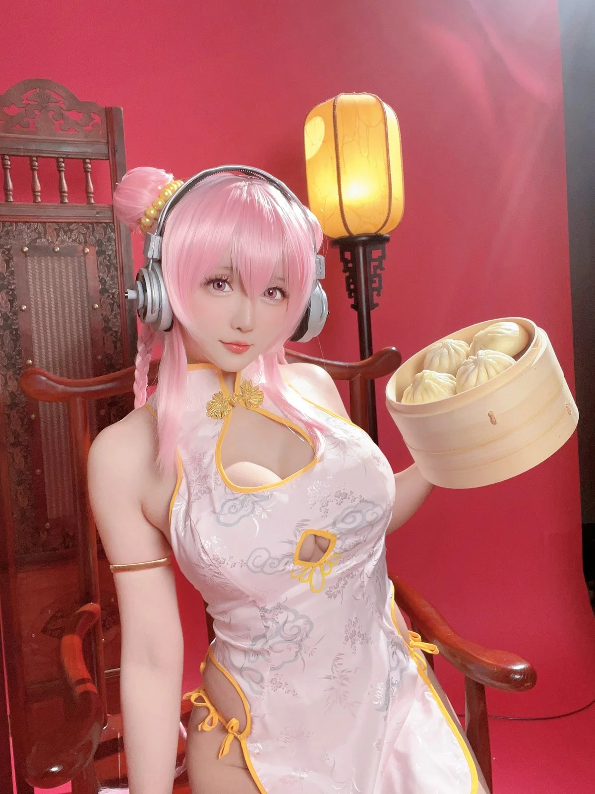 Coser小姐姐星之迟迟索尼子旗袍主题性感粉色情趣短旗袍秀翘臀美腿诱惑写真41P