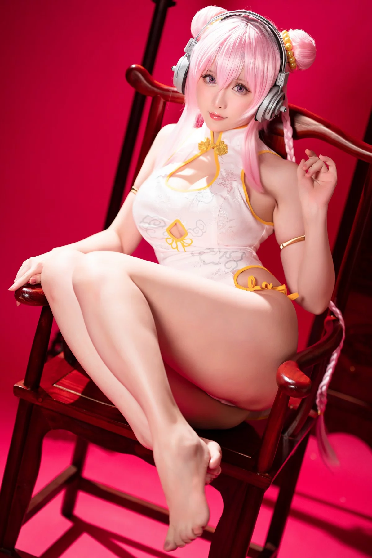 Coser小姐姐星之迟迟索尼子旗袍主题性感粉色情趣短旗袍秀翘臀美腿诱惑写真41P