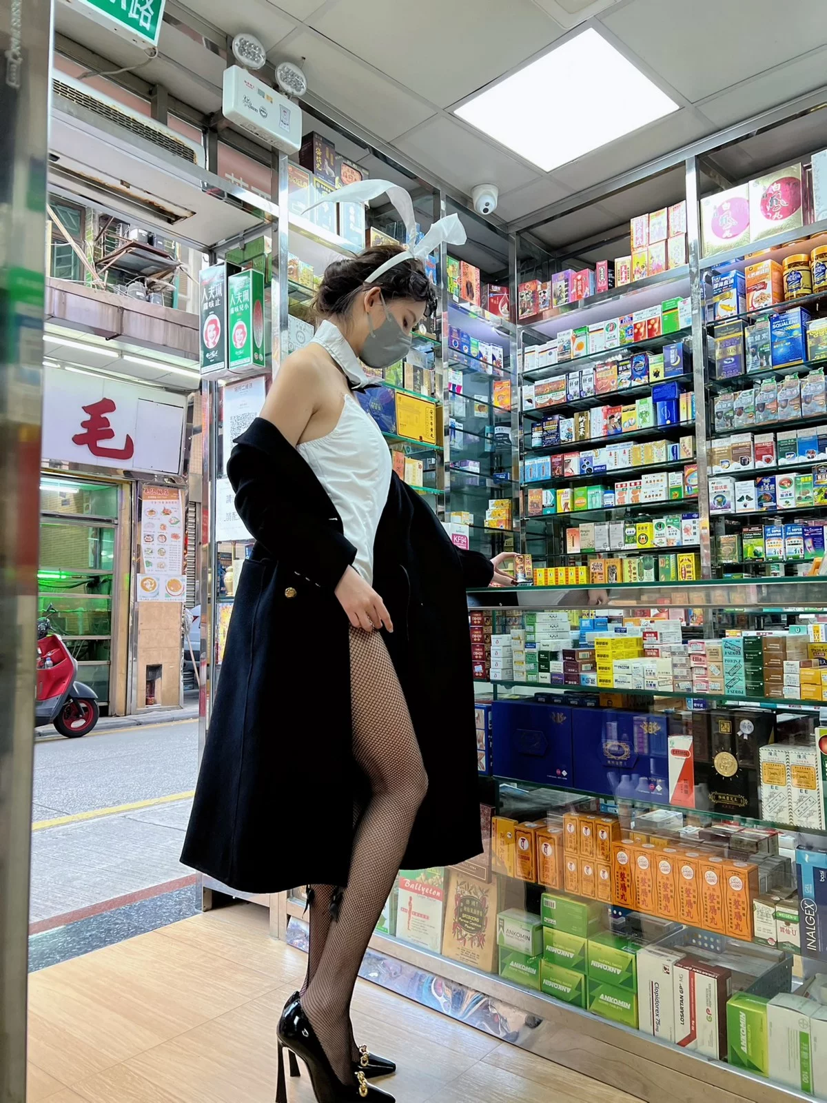 秀人模特就是阿朱啊兔子+瑜伽主题白色高叉连体衣+薄纱瑜伽服秀完美身材诱惑写真32P