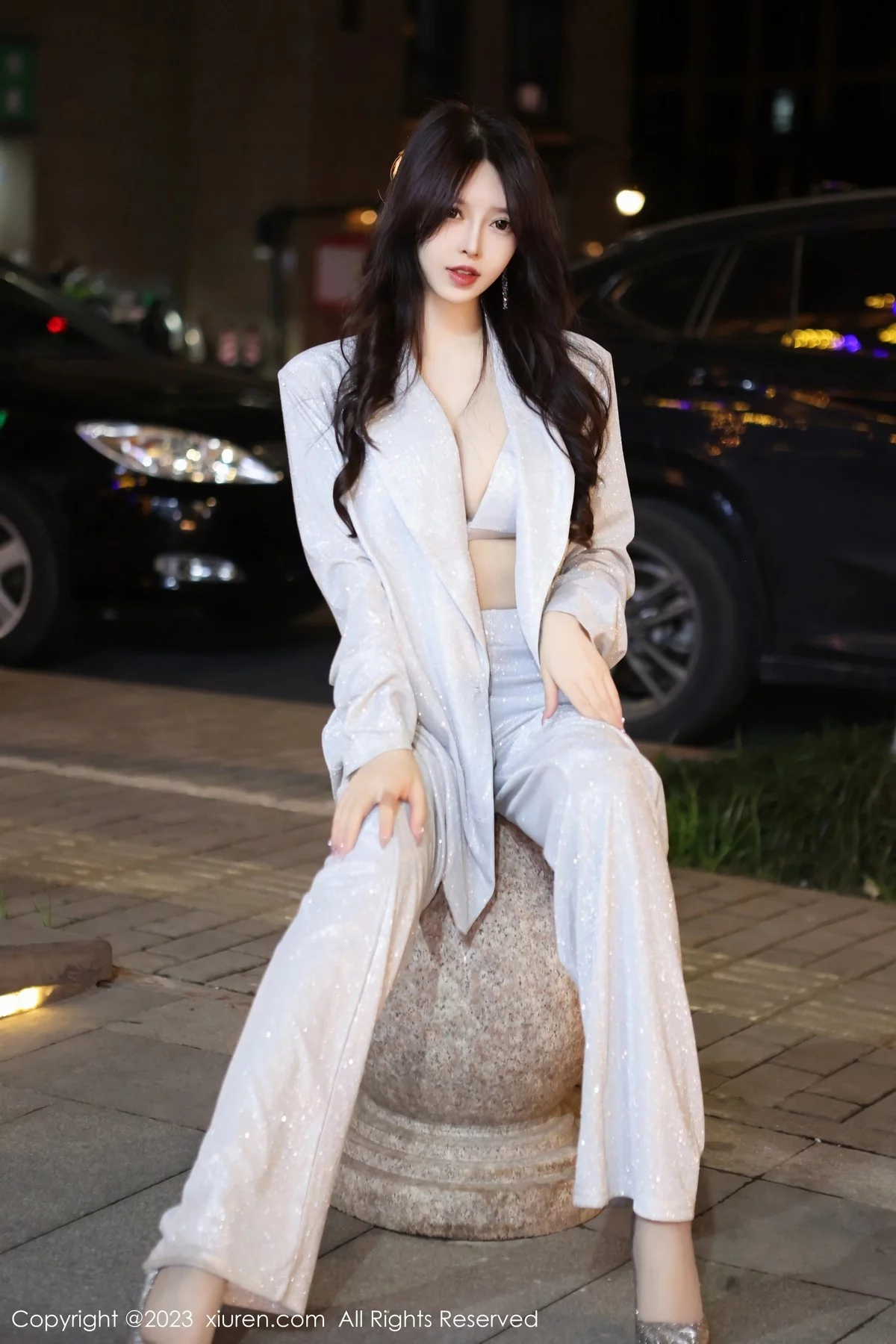 XiuRen第6605期_模特玉兔miki脱简约银灰外衣露银灰内衣秀傲人豪乳撩人诱惑写真82P