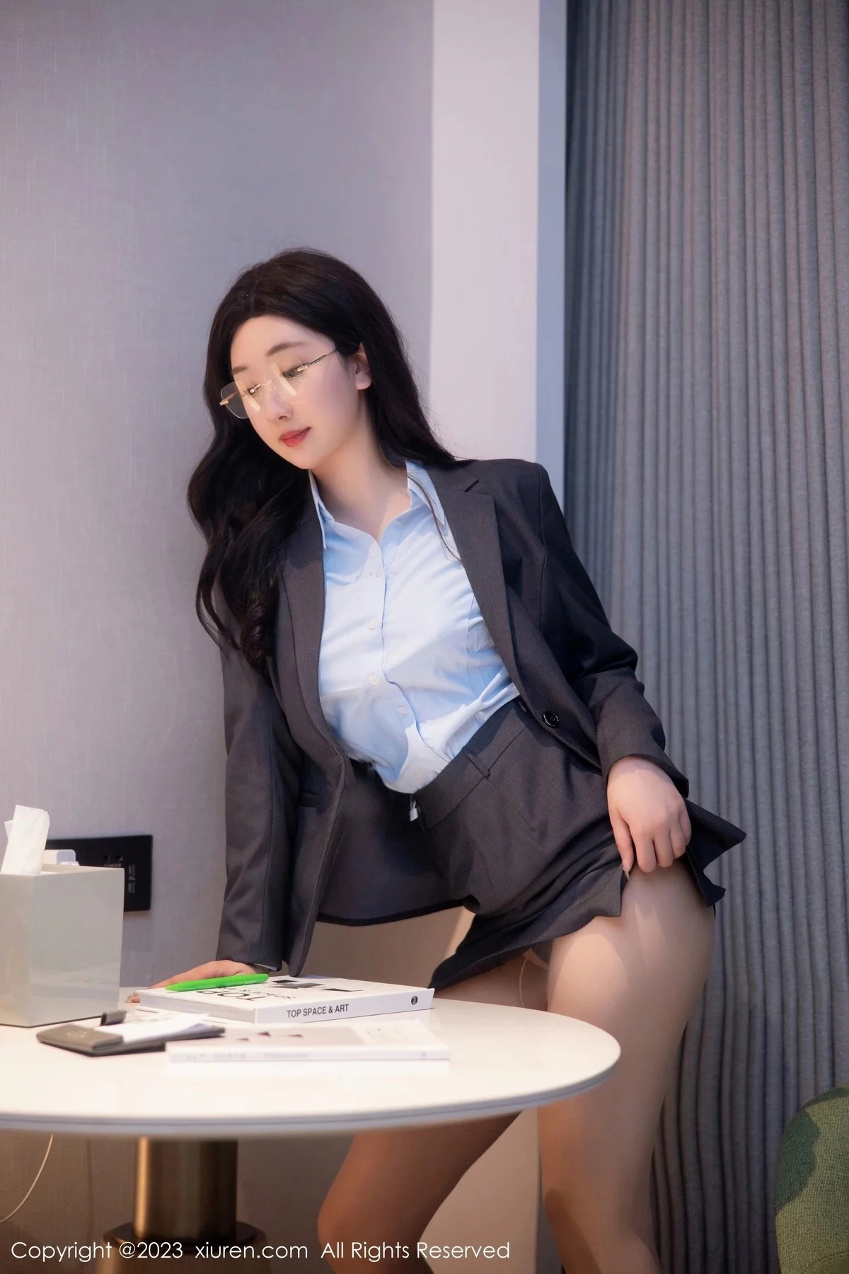 XiuRen第6607期_模特江真真深灰色OL制服露蓝黑色蕾丝内衣配原色丝袜诱惑写真86P