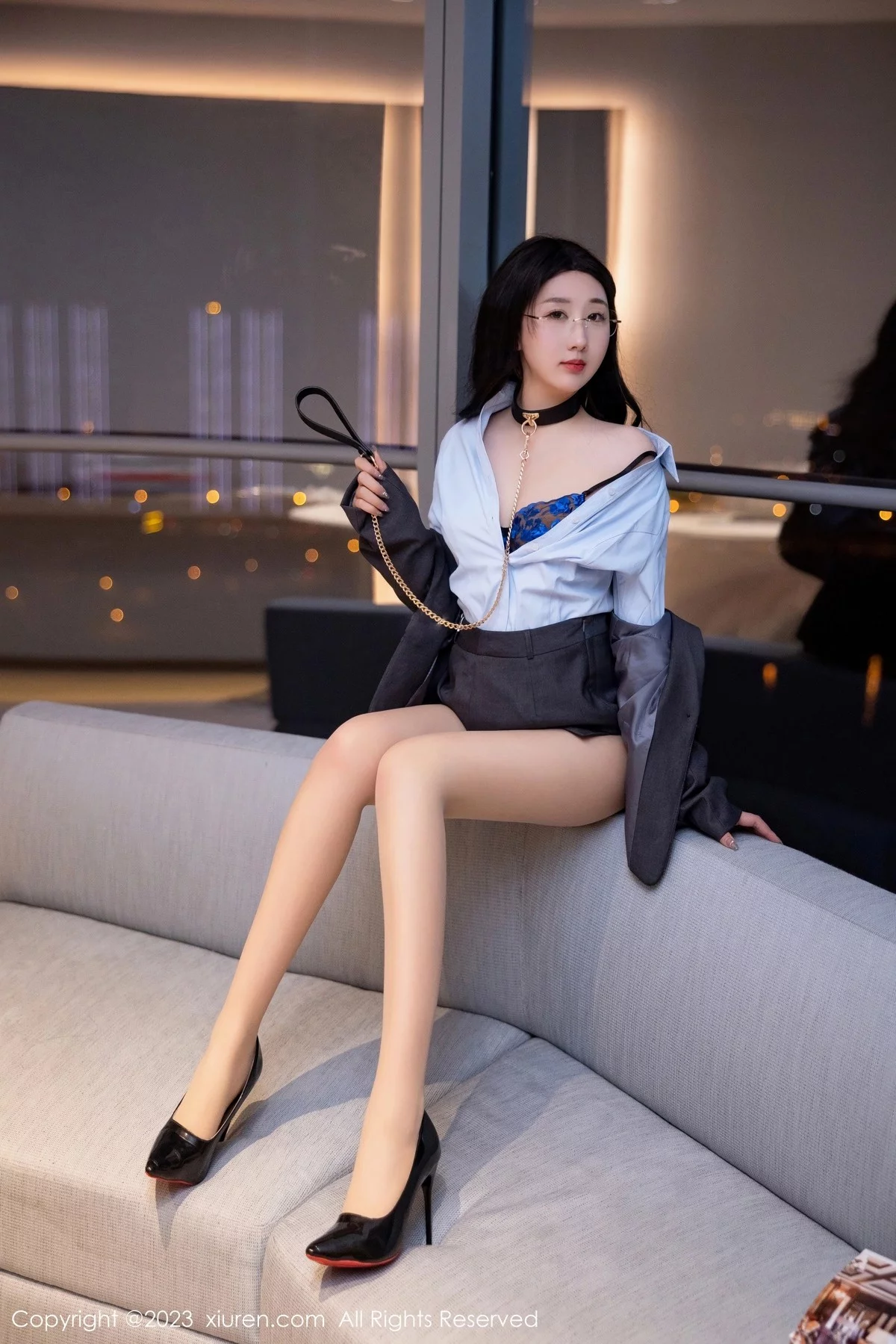 XiuRen第6607期_模特江真真深灰色OL制服露蓝黑色蕾丝内衣配原色丝袜诱惑写真86P