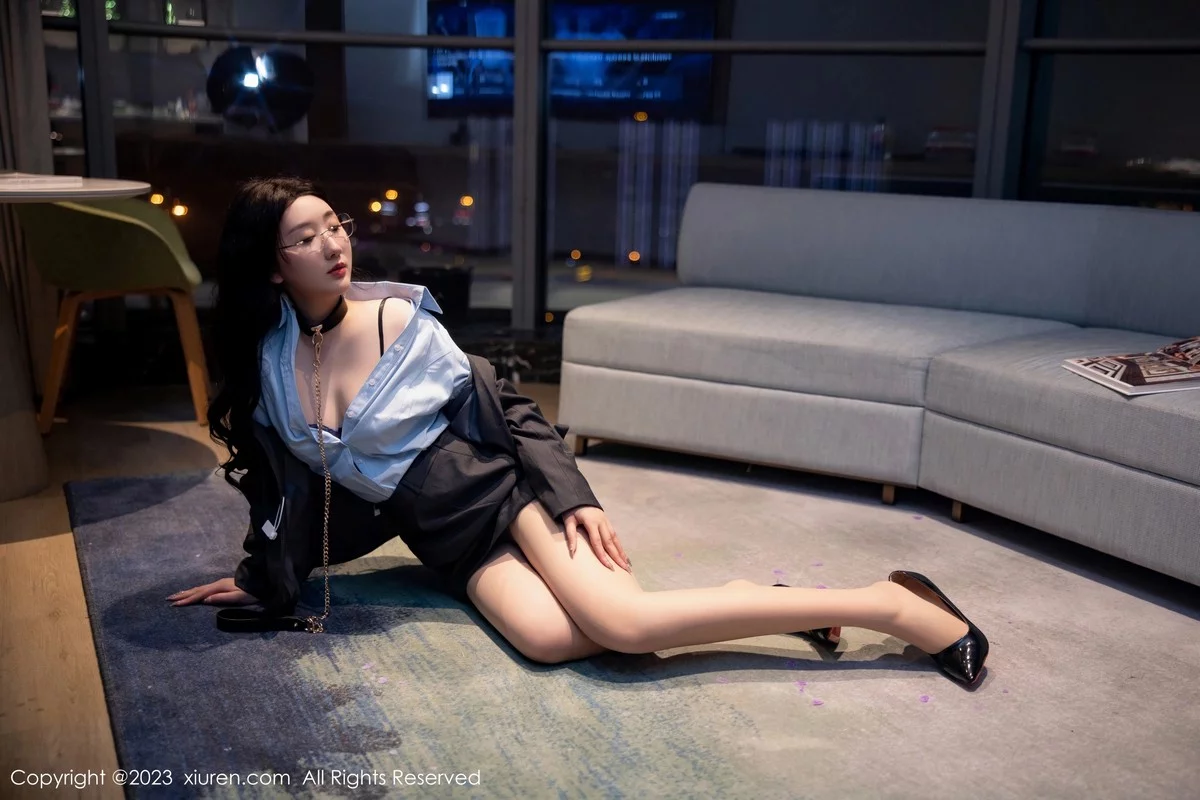 XiuRen第6607期_模特江真真深灰色OL制服露蓝黑色蕾丝内衣配原色丝袜诱惑写真86P