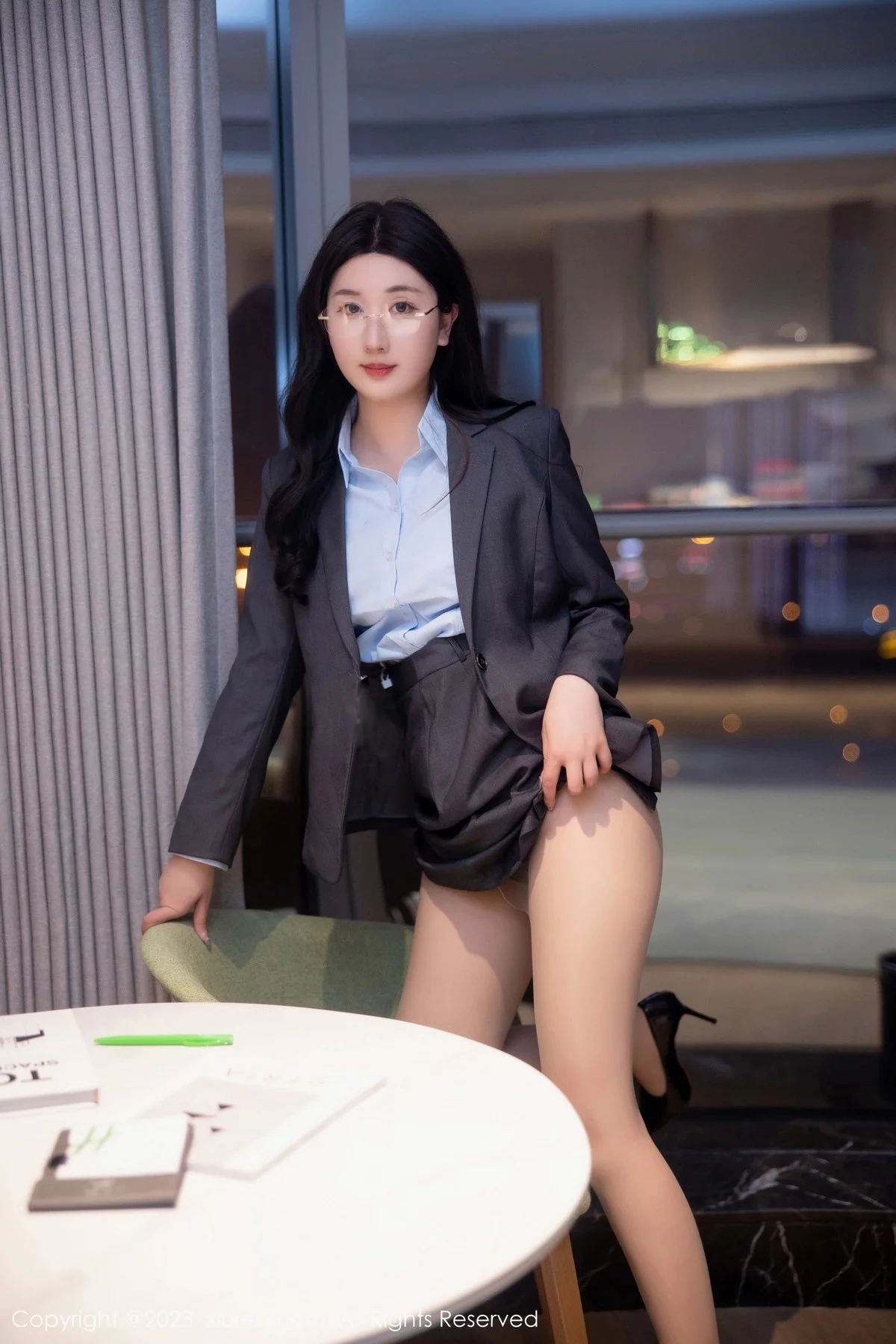XiuRen第6607期_模特江真真深灰色OL制服露蓝黑色蕾丝内衣配原色丝袜诱惑写真86P