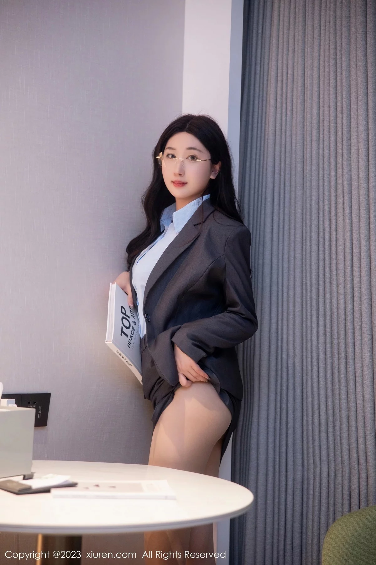 XiuRen第6607期_模特江真真深灰色OL制服露蓝黑色蕾丝内衣配原色丝袜诱惑写真86P