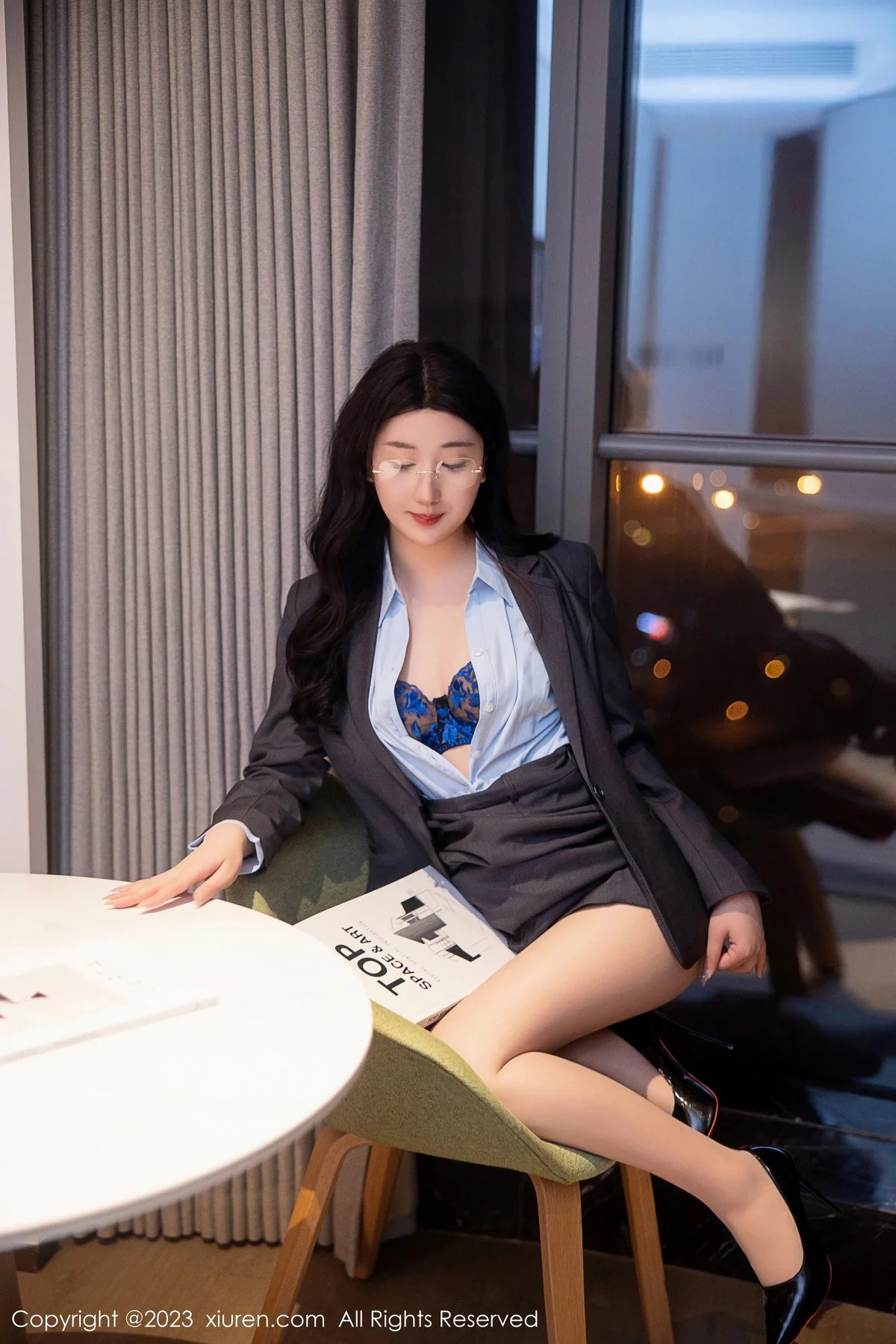 XiuRen第6607期_模特江真真深灰色OL制服露蓝黑色蕾丝内衣配原色丝袜诱惑写真86P