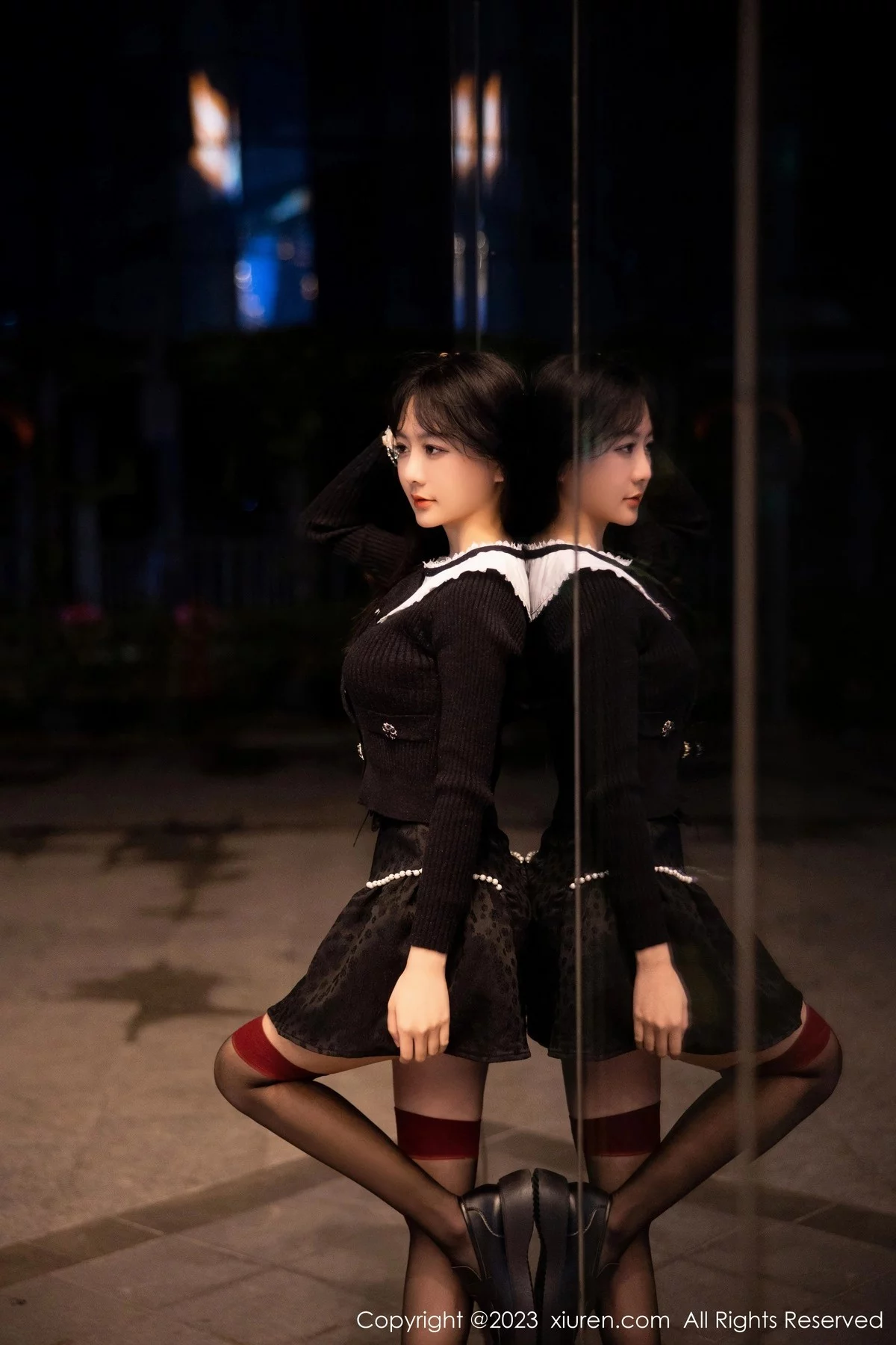 XiuRen第6724期_模特幼幼喝酒主题性感黑色情趣服配黑丝袜秀完美身材诱惑写真80P