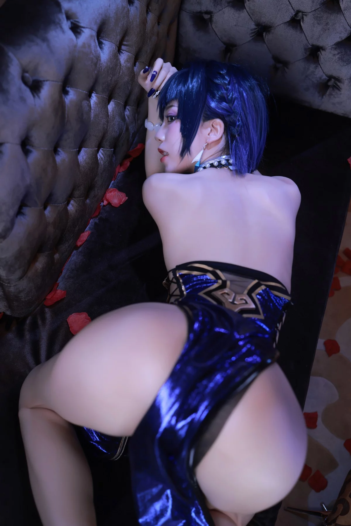 动漫博主水淼Aqua夜兰礼服主题私房情趣礼服露性感内衣秀惹火身材诱惑写真85P