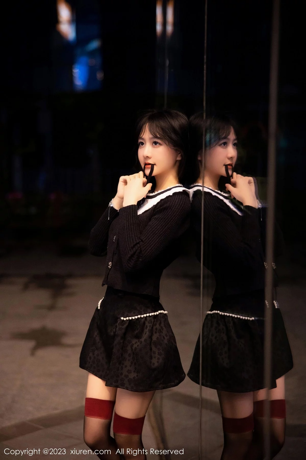 XiuRen第6724期_模特幼幼喝酒主题性感黑色情趣服配黑丝袜秀完美身材诱惑写真80P