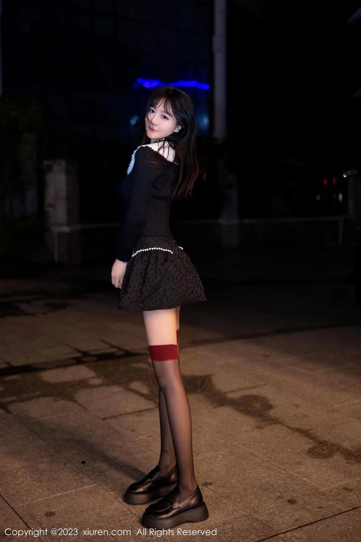 XiuRen第6724期_模特幼幼喝酒主题性感黑色情趣服配黑丝袜秀完美身材诱惑写真80P