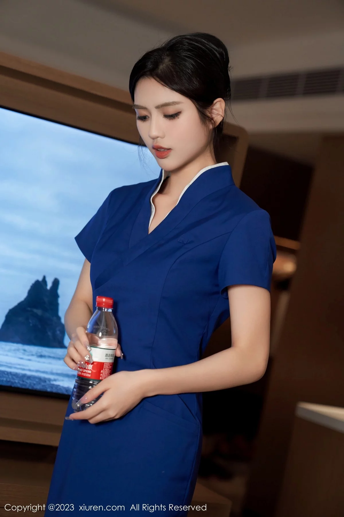 XiuRen第6720期_模特浅浅Danny深蓝技师制服+红色高开叉服秀曼妙身姿诱惑写真102P