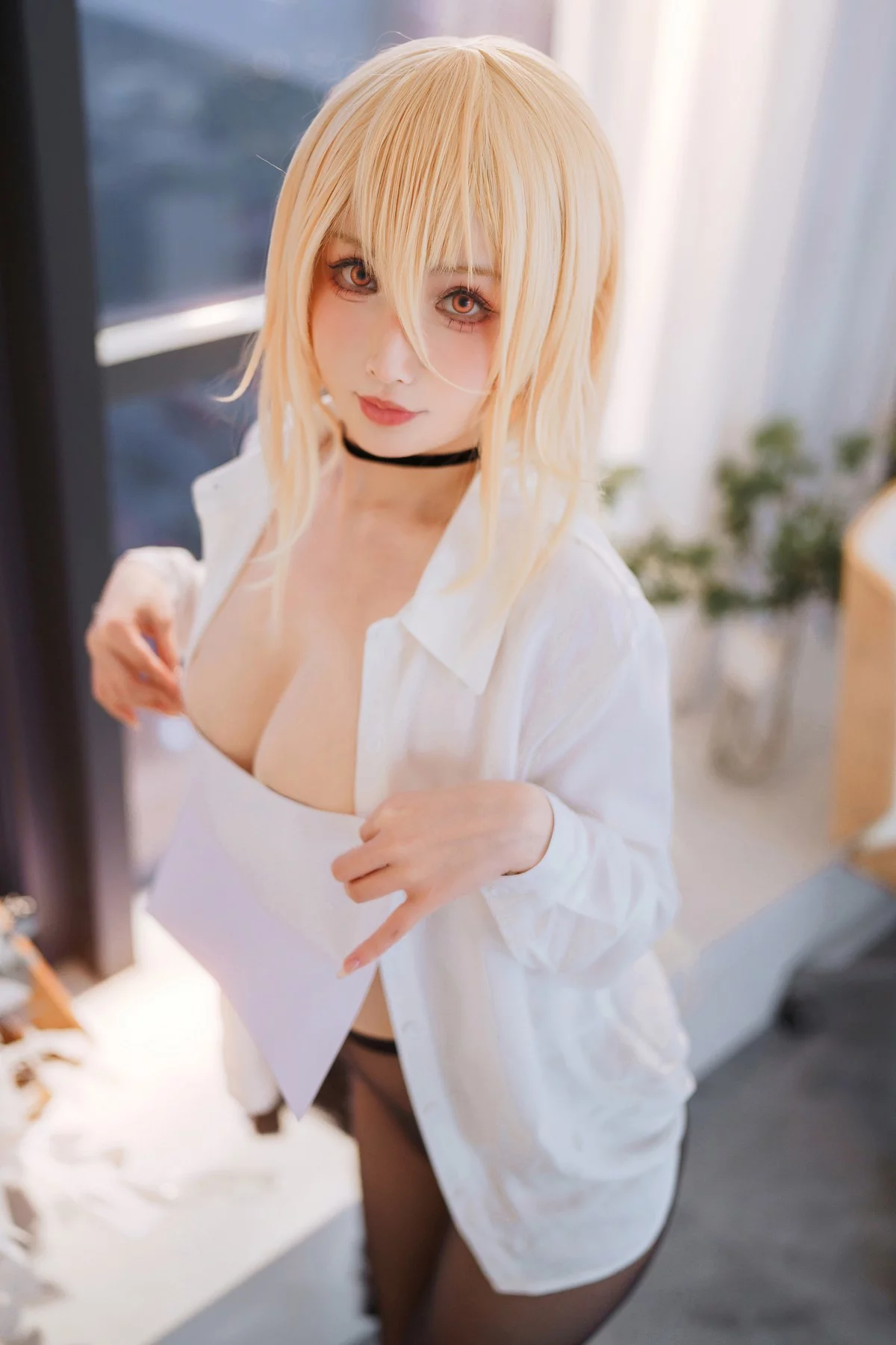 网络美女rioko凉凉子办公室的意外主题性感白T配黑短裙露蕾丝内衣撩人诱惑写真35P