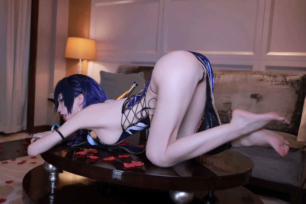 动漫博主水淼Aqua夜兰礼服主题私房情趣礼服露性感内衣秀惹火身材诱惑写真85P