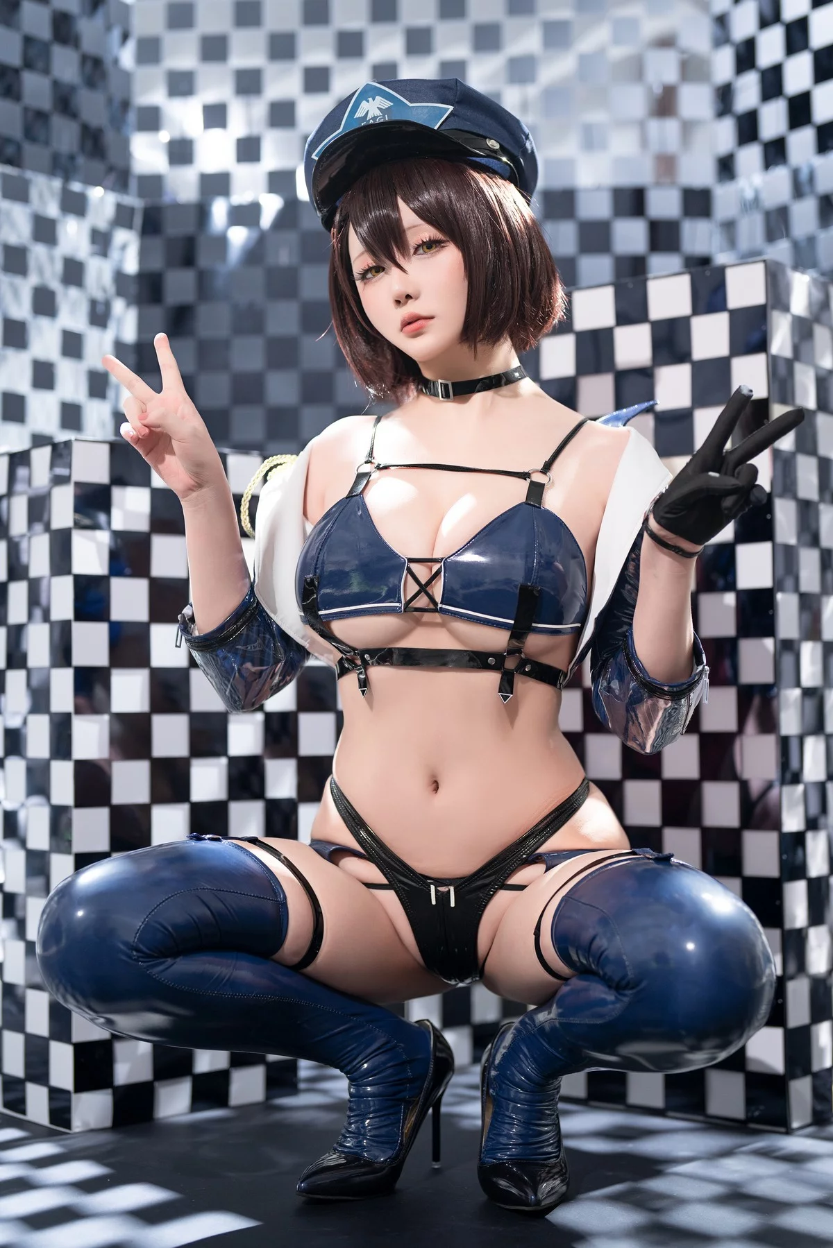 Coser小姐姐星之迟迟巴尔的摩赛车服主题性感赛车女郎服饰秀丰满身材诱惑写真51P