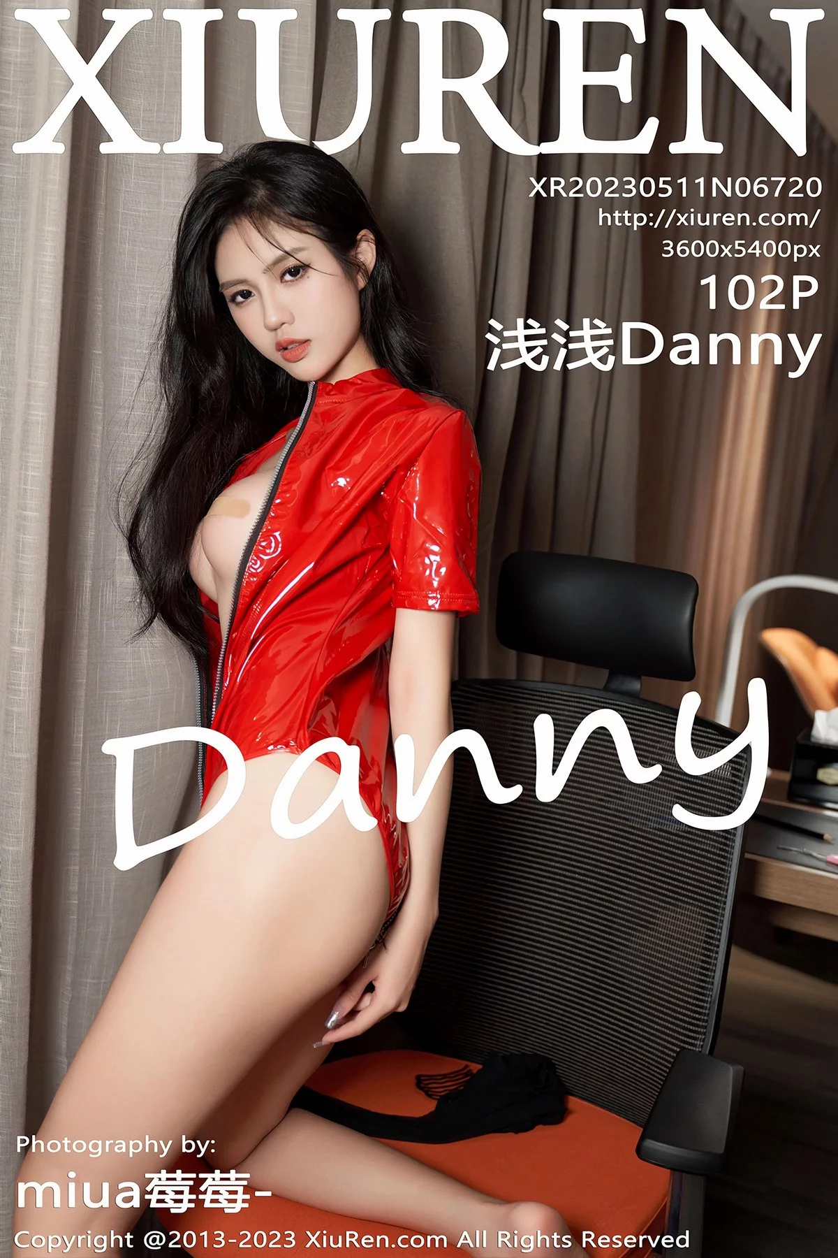 XiuRen第6720期_模特浅浅Danny深蓝技师制服+红色高开叉服秀曼妙身姿诱惑写真102P