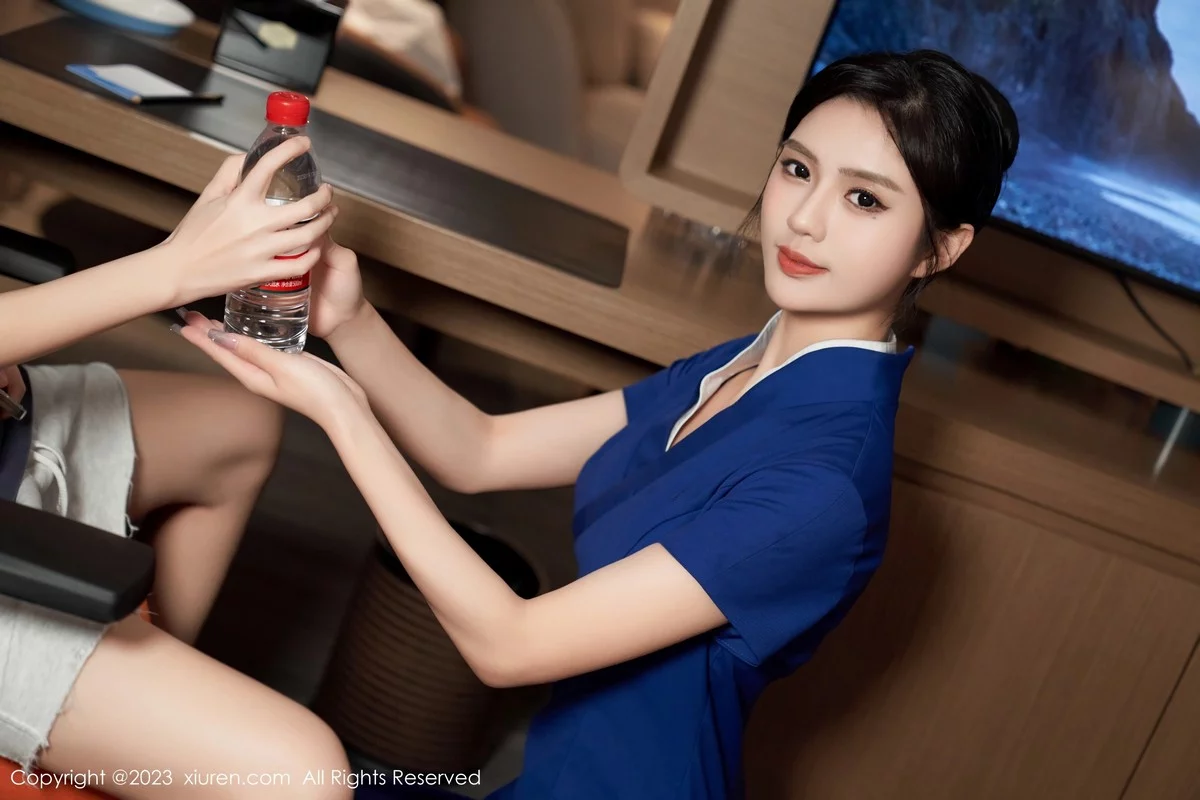 XiuRen第6720期_模特浅浅Danny深蓝技师制服+红色高开叉服秀曼妙身姿诱惑写真102P