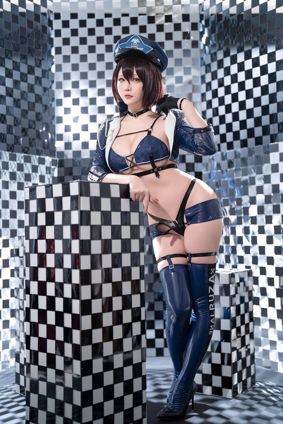 Coser小姐姐星之迟迟巴尔的摩赛车服主题性感赛车女郎服饰秀丰满身材诱惑写真51P