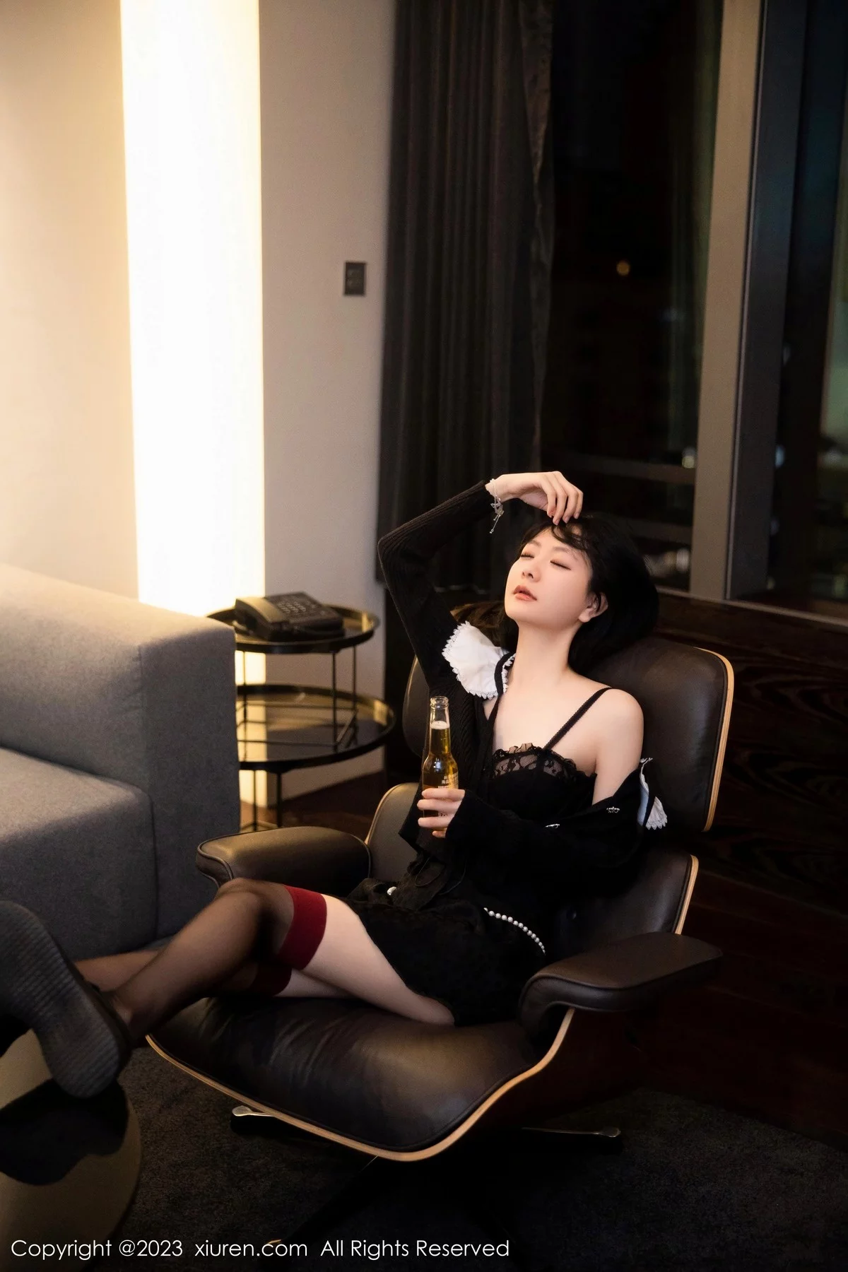 XiuRen第6724期_模特幼幼喝酒主题性感黑色情趣服配黑丝袜秀完美身材诱惑写真80P