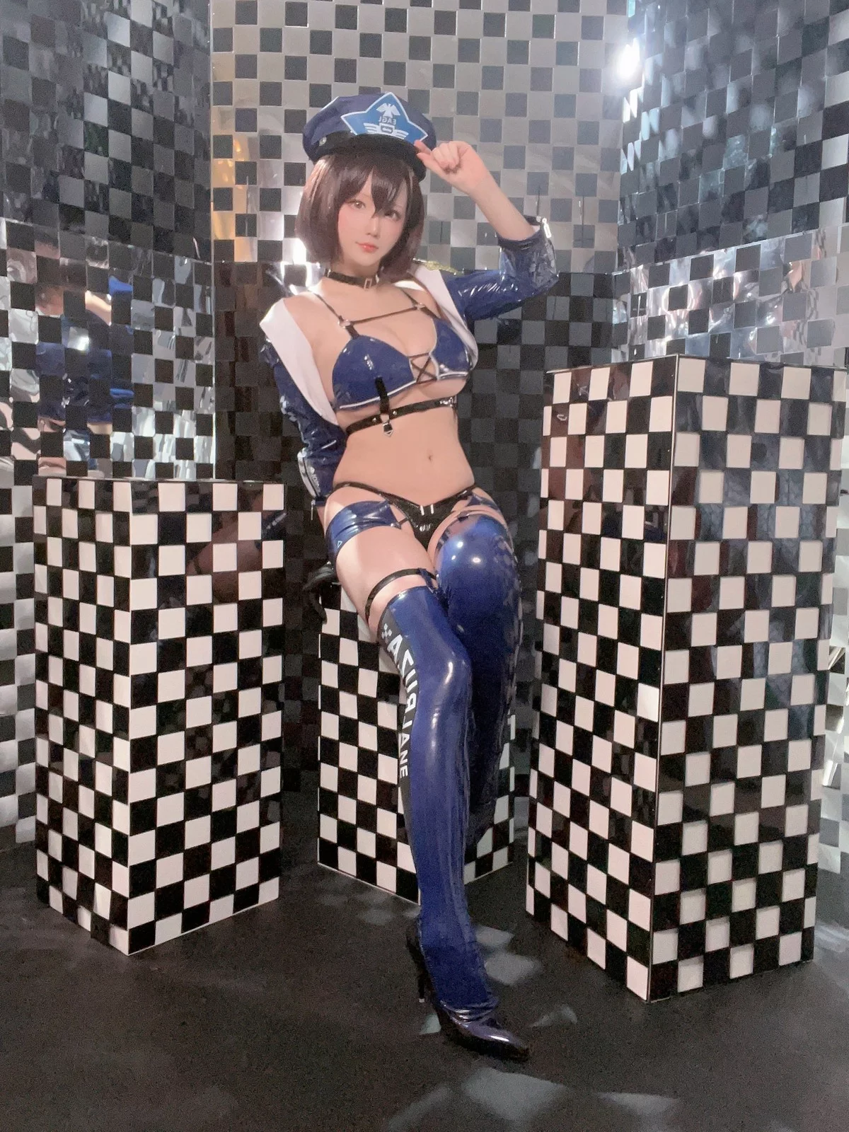 Coser小姐姐星之迟迟巴尔的摩赛车服主题性感赛车女郎服饰秀丰满身材诱惑写真51P