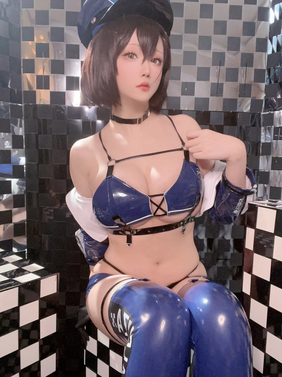 Coser小姐姐星之迟迟巴尔的摩赛车服主题性感赛车女郎服饰秀丰满身材诱惑写真51P