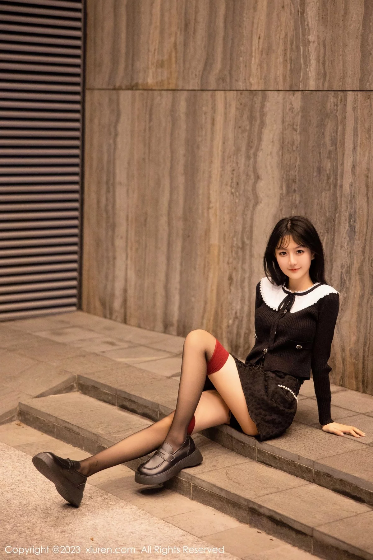 XiuRen第6724期_模特幼幼喝酒主题性感黑色情趣服配黑丝袜秀完美身材诱惑写真80P