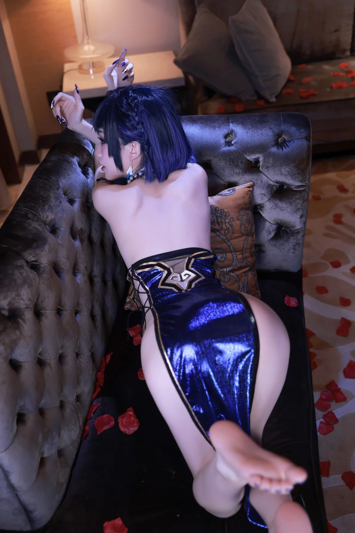 动漫博主水淼Aqua夜兰礼服主题私房情趣礼服露性感内衣秀惹火身材诱惑写真85P