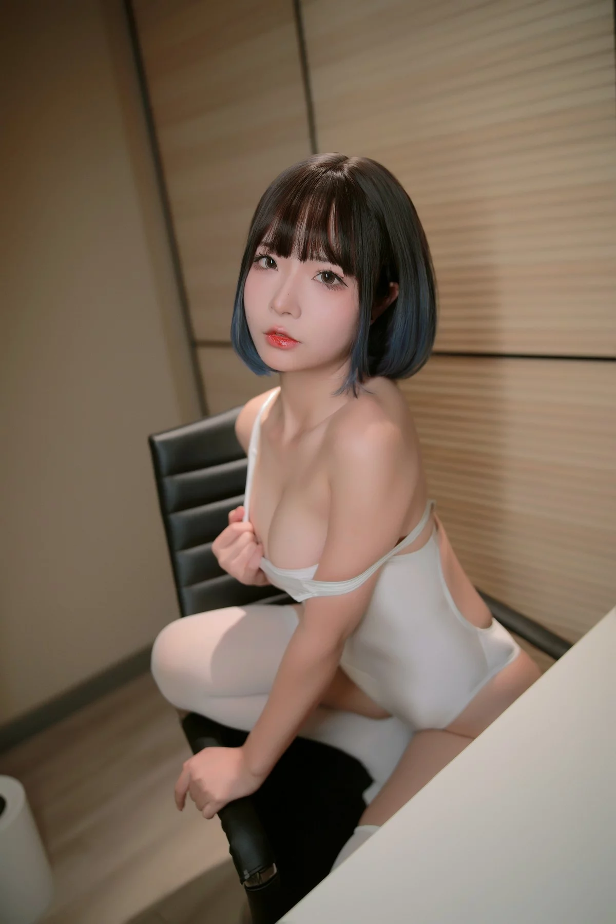 网络美女yuuhui玉汇游泳部学妹主题私房浴室性感薄透连体泳衣湿身诱惑写真89P