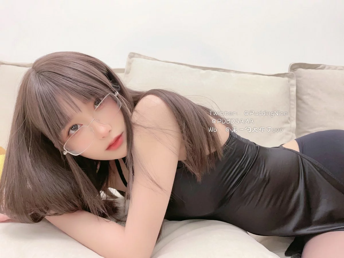 微博红人一勺大布丁黑色旗袍主题黑色薄透旗袍配超薄黑丝秀完美身材诱惑写真44P