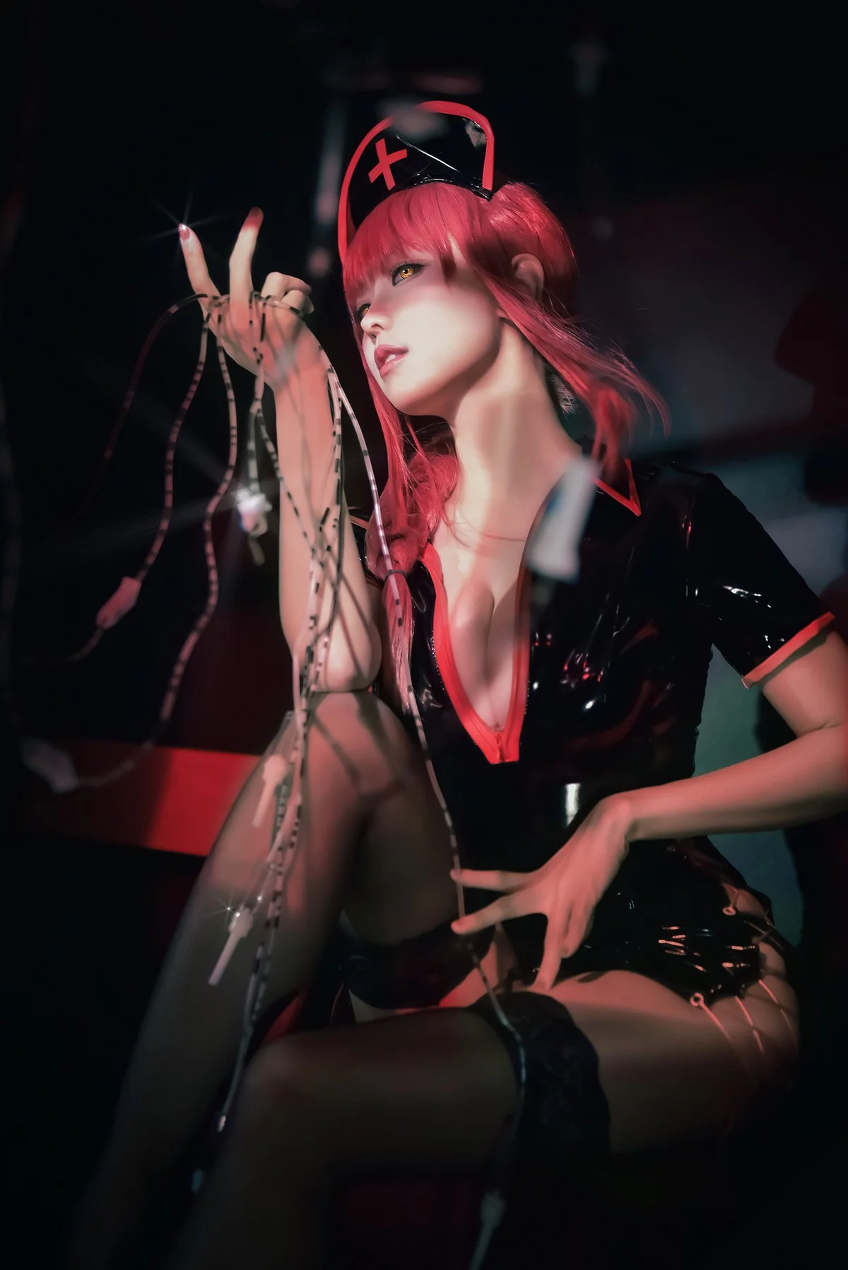 Coser妹子Ely_eee-Makima主题性感护士装配黑丝吊袜秀完美身材撩人诱惑写真61P