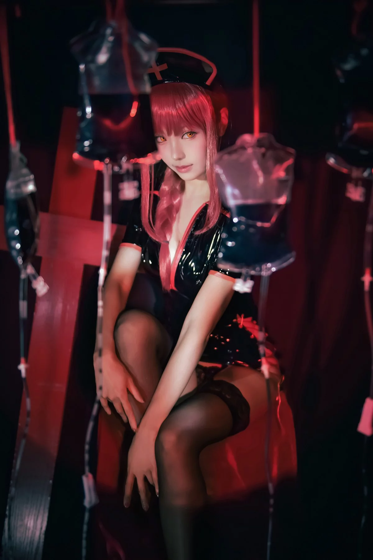 Coser妹子Ely_eee-Makima主题性感护士装配黑丝吊袜秀完美身材撩人诱惑写真61P