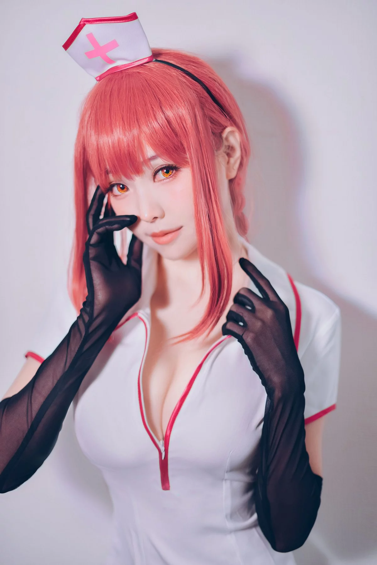 Coser妹子Ely_eee-Makima主题性感护士装配黑丝吊袜秀完美身材撩人诱惑写真61P