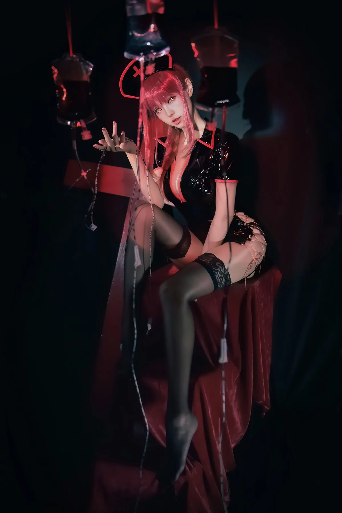 Coser妹子Ely_eee-Makima主题性感护士装配黑丝吊袜秀完美身材撩人诱惑写真61P