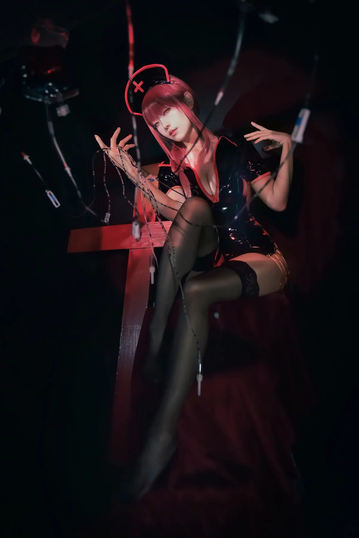Coser妹子Ely_eee-Makima主题性感护士装配黑丝吊袜秀完美身材撩人诱惑写真61P