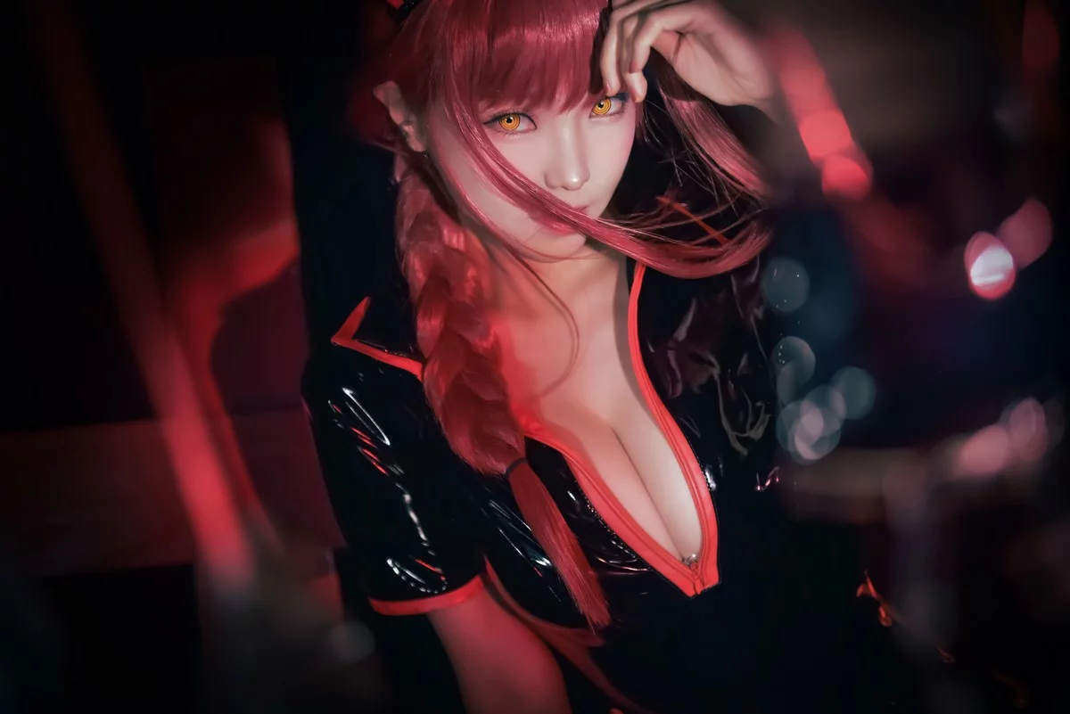 Coser妹子Ely_eee-Makima主题性感护士装配黑丝吊袜秀完美身材撩人诱惑写真61P