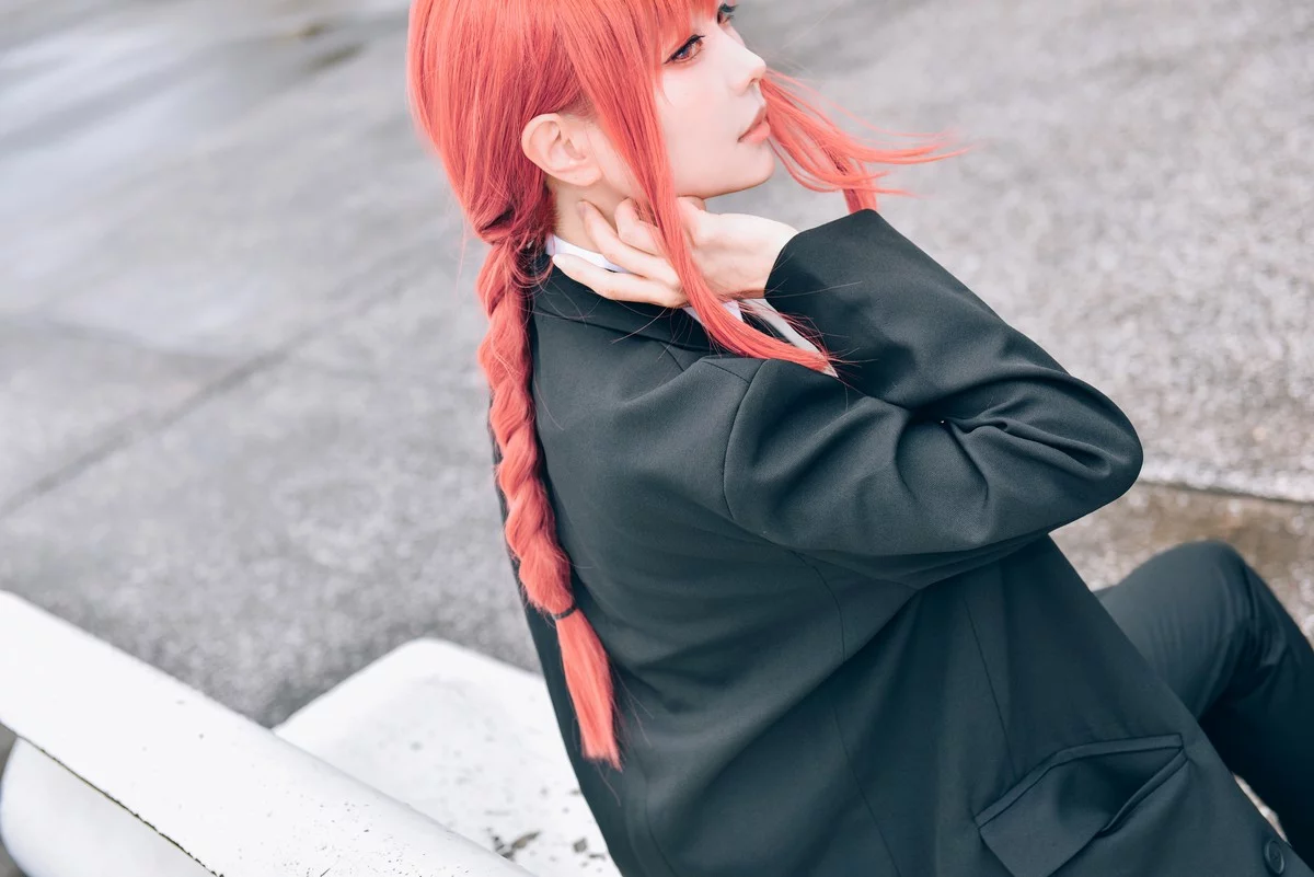 Coser妹子Ely_eee-Makima主题性感护士装配黑丝吊袜秀完美身材撩人诱惑写真61P