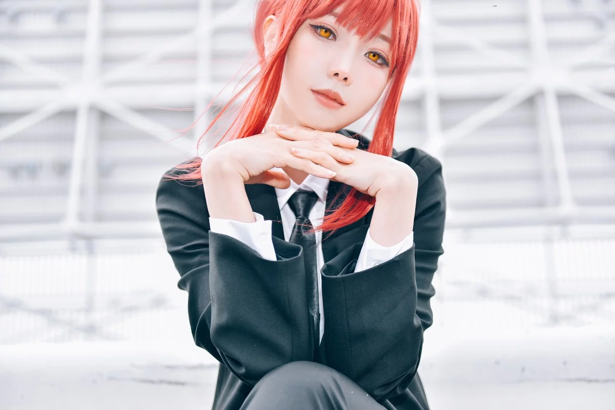 Coser妹子Ely_eee-Makima主题性感护士装配黑丝吊袜秀完美身材撩人诱惑写真61P