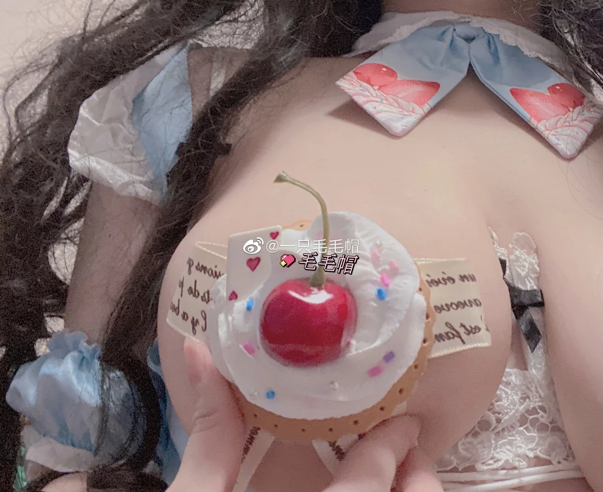 微博妹子一只毛毛帽视图精选合集主题私房性感服饰系列秀丰满身材诱惑写真210P