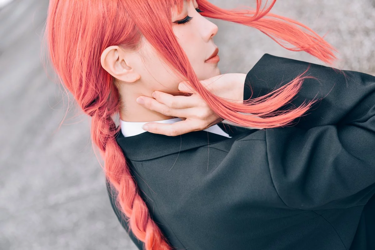 Coser妹子Ely_eee-Makima主题性感护士装配黑丝吊袜秀完美身材撩人诱惑写真61P