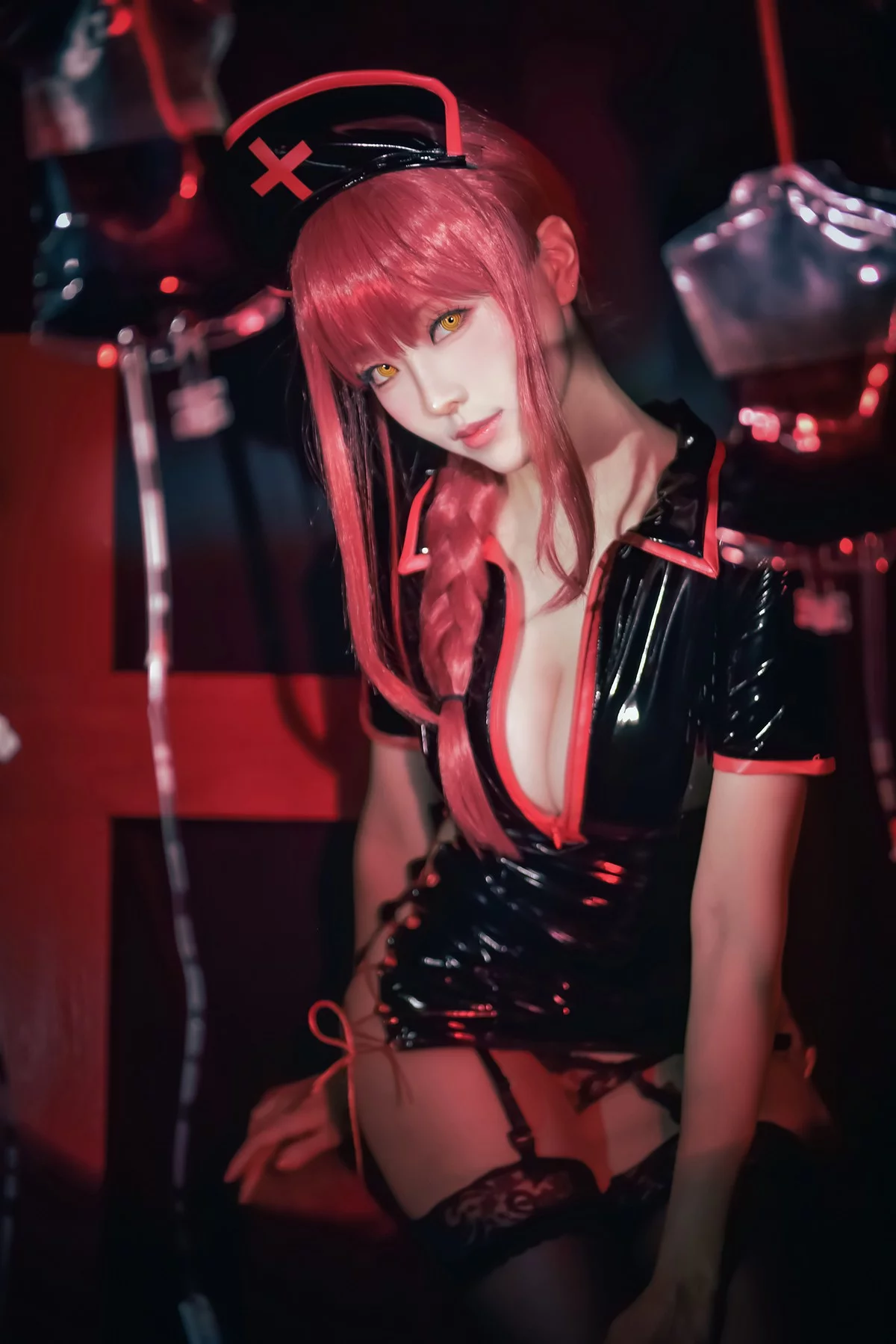 Coser妹子Ely_eee-Makima主题性感护士装配黑丝吊袜秀完美身材撩人诱惑写真61P