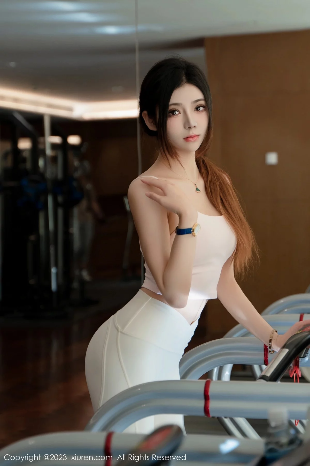 XiuRen第6734期_模特加朵babe健身场所性感粉色瑜伽服秀凹凸身材撩人诱惑写真71P