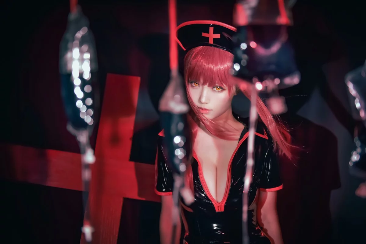 Coser妹子Ely_eee-Makima主题性感护士装配黑丝吊袜秀完美身材撩人诱惑写真61P