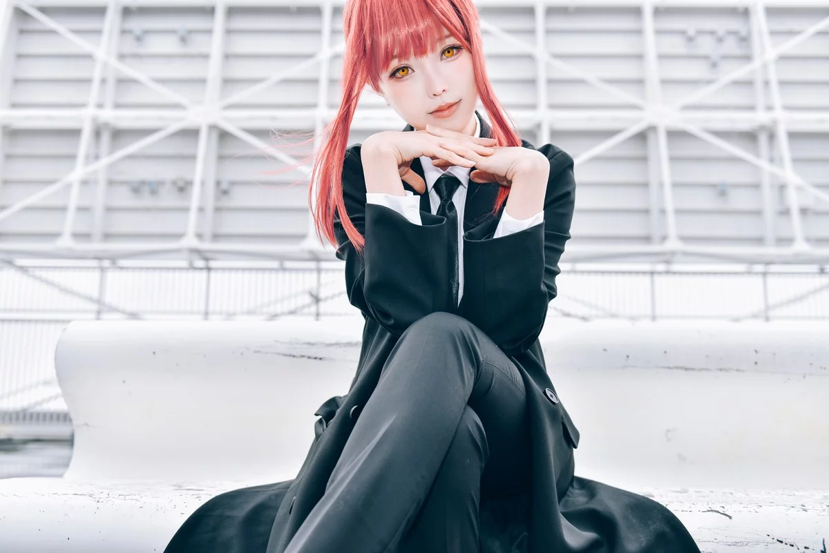 Coser妹子Ely_eee-Makima主题性感护士装配黑丝吊袜秀完美身材撩人诱惑写真61P