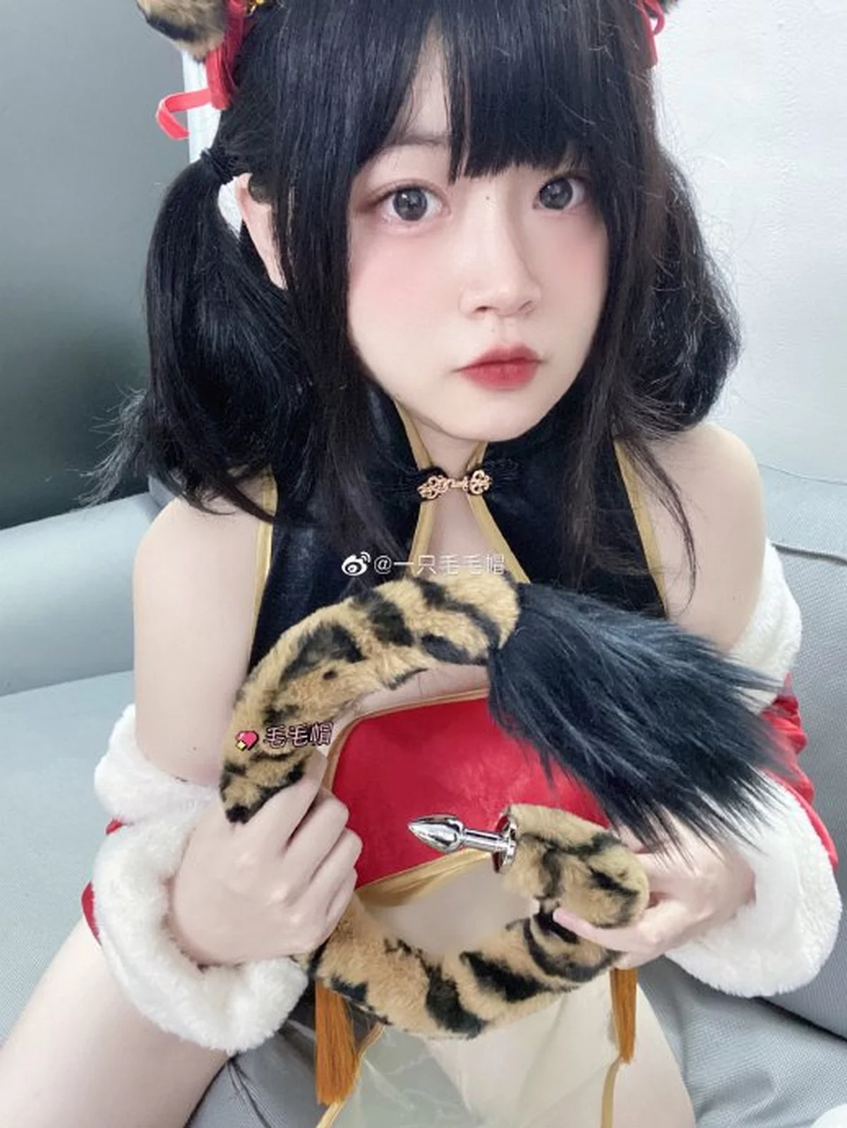 微博妹子一只毛毛帽视图精选合集主题私房性感服饰系列秀丰满身材诱惑写真210P