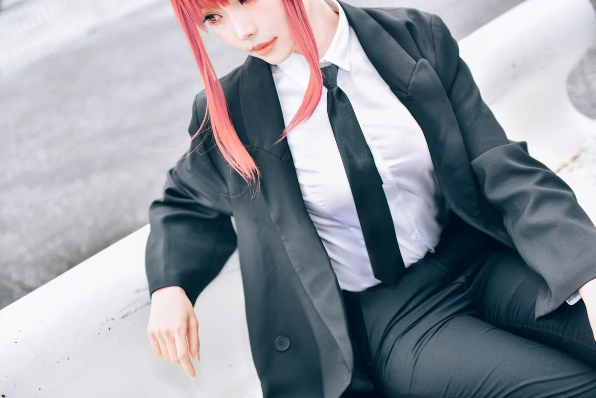 Coser妹子Ely_eee-Makima主题性感护士装配黑丝吊袜秀完美身材撩人诱惑写真61P
