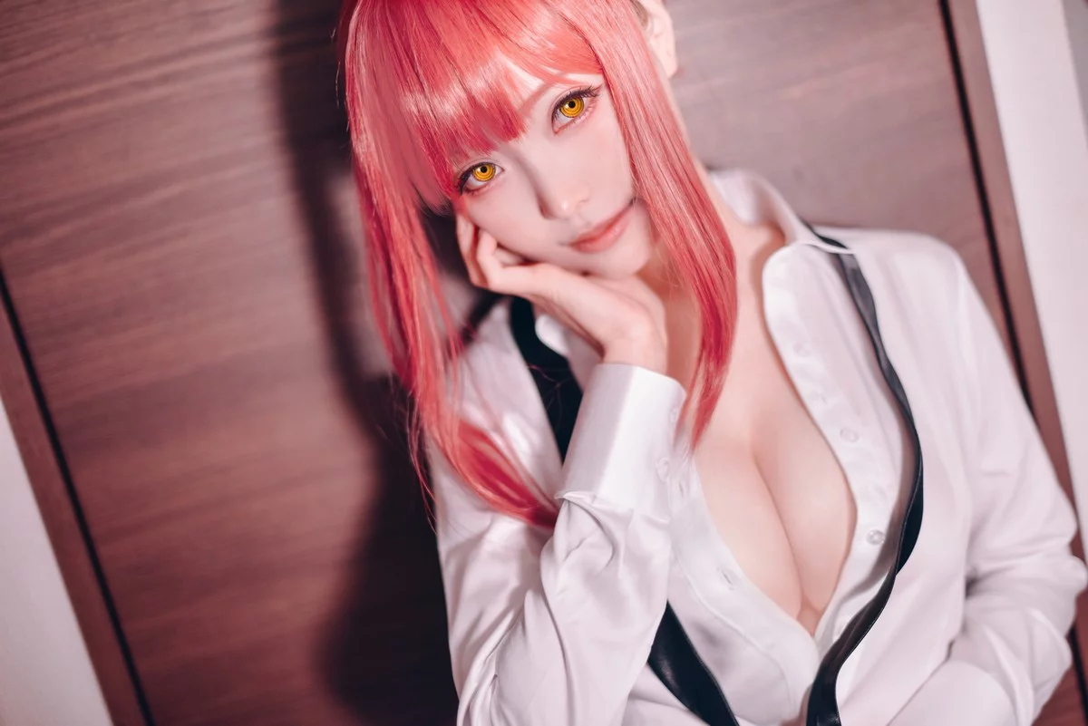 Coser妹子Ely_eee-Makima主题性感护士装配黑丝吊袜秀完美身材撩人诱惑写真61P