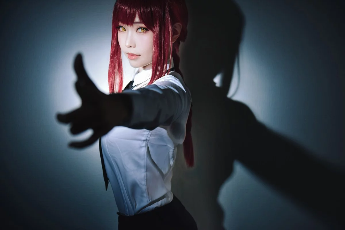 Coser妹子Ely_eee-Makima主题性感护士装配黑丝吊袜秀完美身材撩人诱惑写真61P