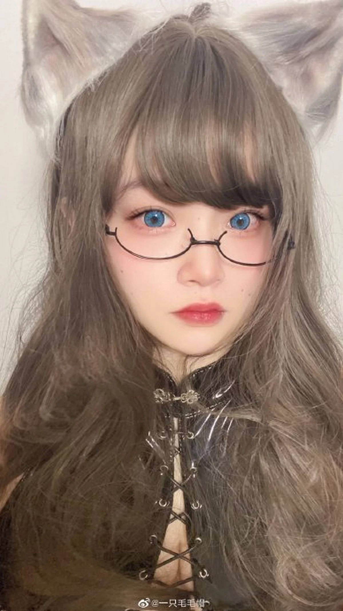 微博妹子一只毛毛帽视图精选合集主题私房性感服饰系列秀丰满身材诱惑写真210P