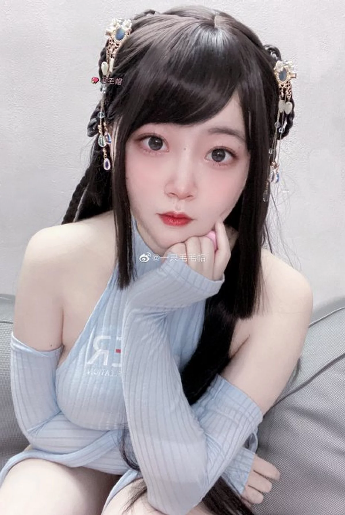 微博妹子一只毛毛帽视图精选合集主题私房性感服饰系列秀丰满身材诱惑写真210P
